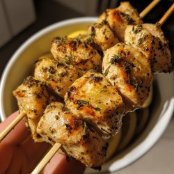 Brochettes de poulet au citron et thym