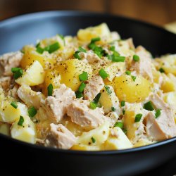 Ensalada de patata, atún y huevo