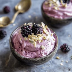 Helado de mora con crema de leche