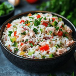 Ensalada de arroz con mayonesa y atún