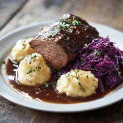 Klassischer Sauerbraten mit Beilagen