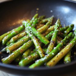 Einfach gebratener grüner Spargel