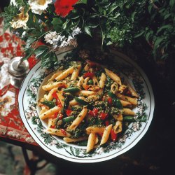 Penne mit Pesto und grünem Gemüse