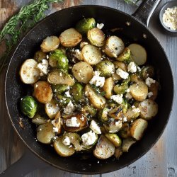 Kartoffel-Rosenkohl-Pfanne mit Feta