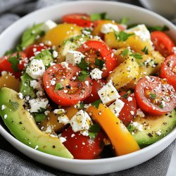 Frischer Avocado-Feta-Salat