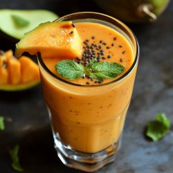 Fruchtiges Papaya-Lassi