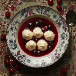 Kirschsuppe mit Klößen